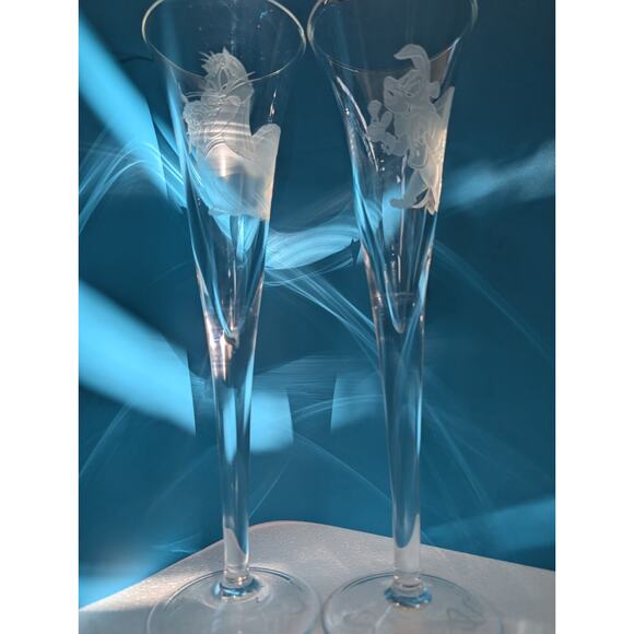Pepe Le Pew and Penelope Crystal Art Limited Edition Champagne Toasting Flutes - Picture 2 of 6
